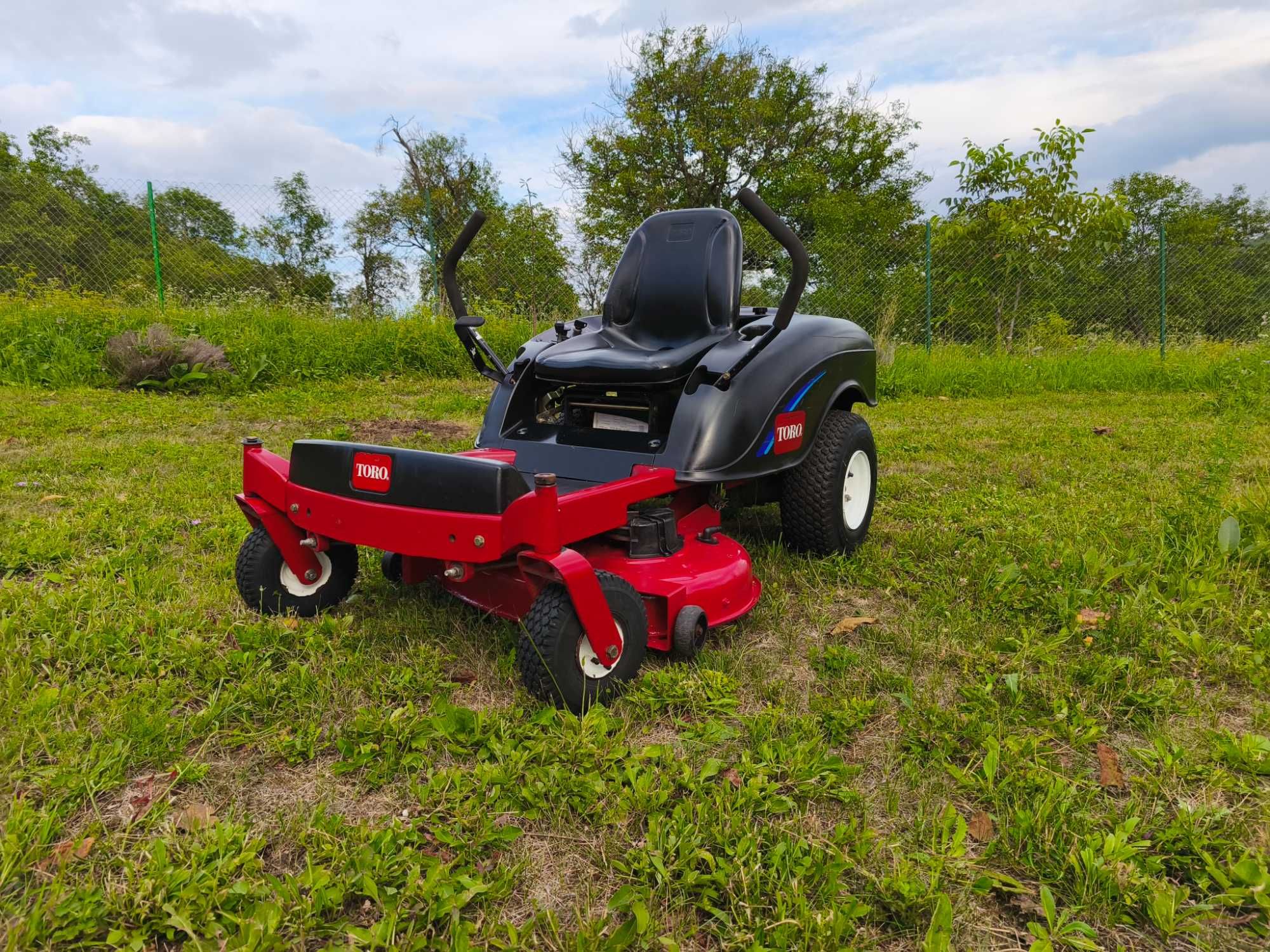 Toro Z turn Briggs Stratton tractoras de tuns iarba gazon profesional