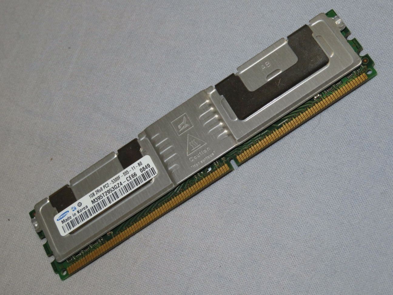 SAMSUNG DDR2 2Rx8-PC2-5300F-555-11-B0 сървърна рам памет