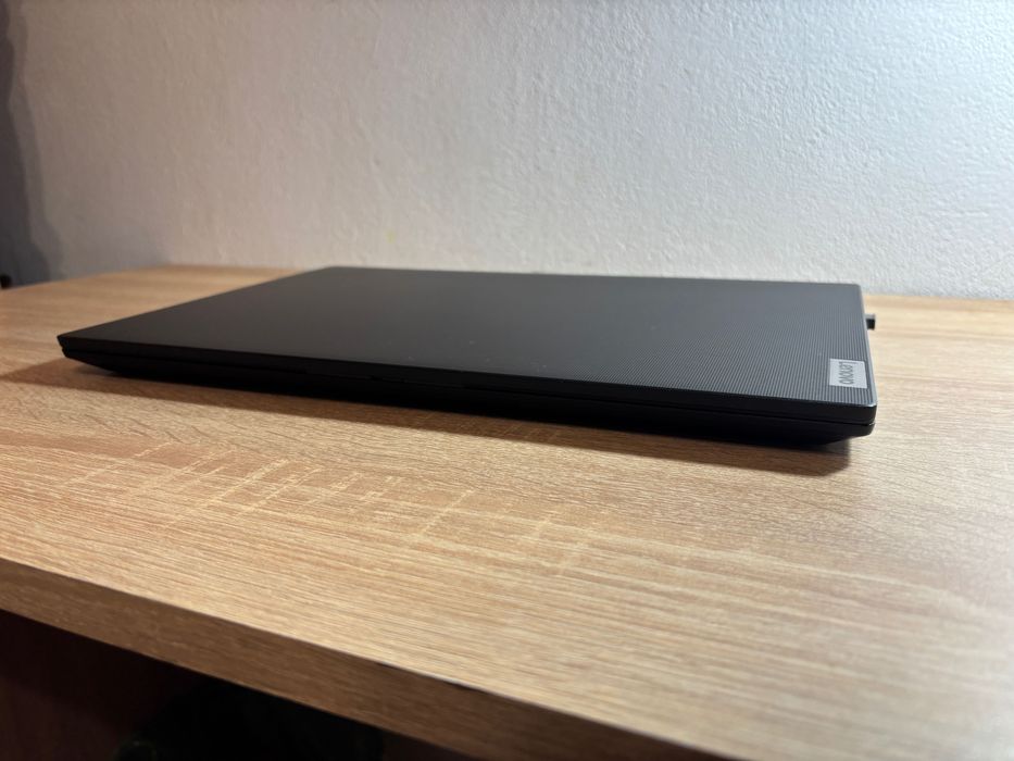 Leptop lenovo V15 G2 ITL  I7 8gbRAM  512gbRAM+ mouse si geantă cadou