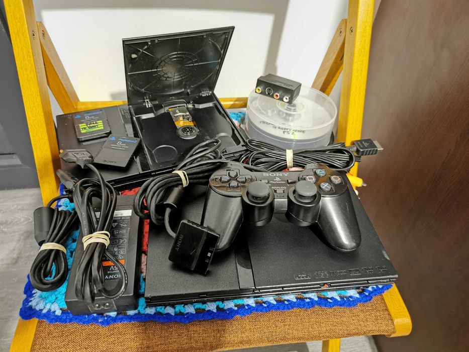 2x PlayStation 2, 1x Controller Sony, 2x MC Sony (FreeMCBoot), Jocuri