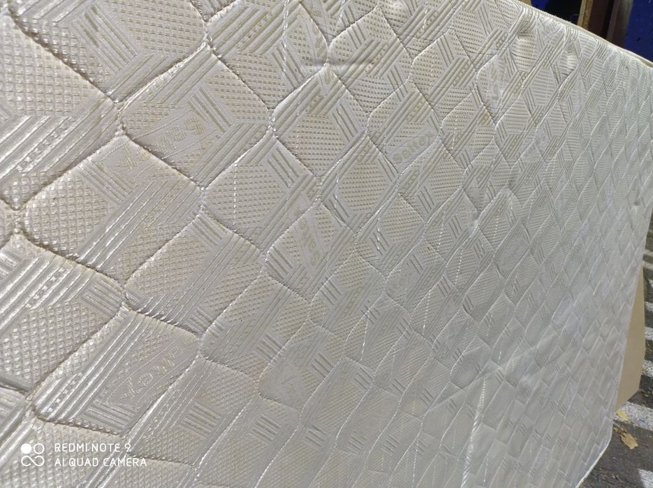 Ofertai saltea cu arcuri 1,40X2m la 150 lei