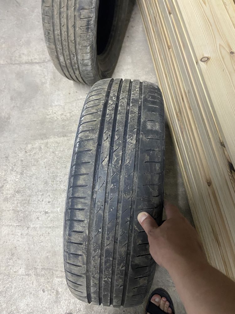 Прода в хорошем состояние Шины R 15  205/65