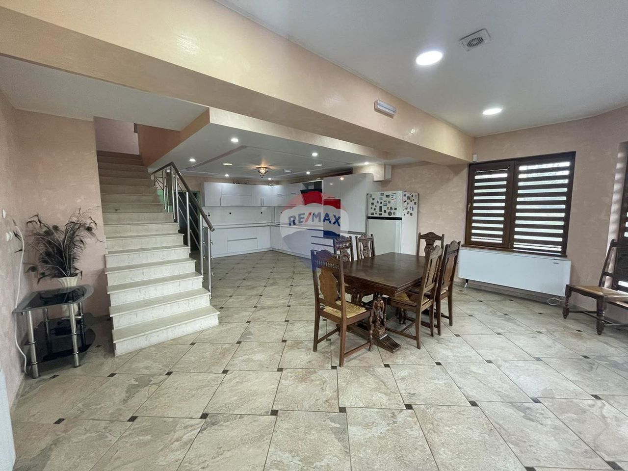 Дава се под наем Къща в Аксаково - 290 кв.м за 766 € - Снимка #5