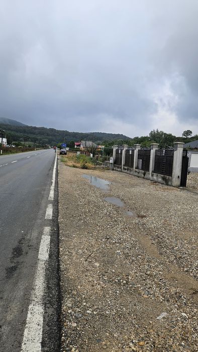 Vănd teren în suprafață de 2400 metri pătrați