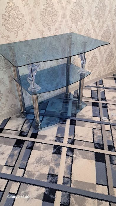 Стеклянный стол — отличное состояние, недорого!