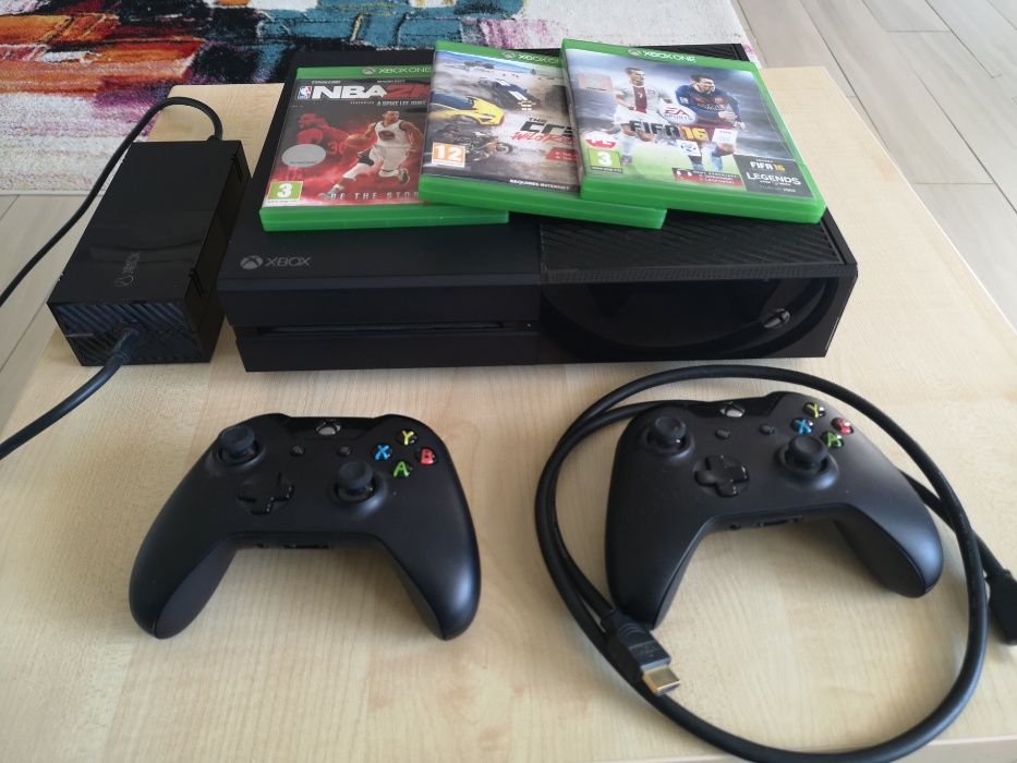 XBOX One, 2 controllers, 3 jocuri