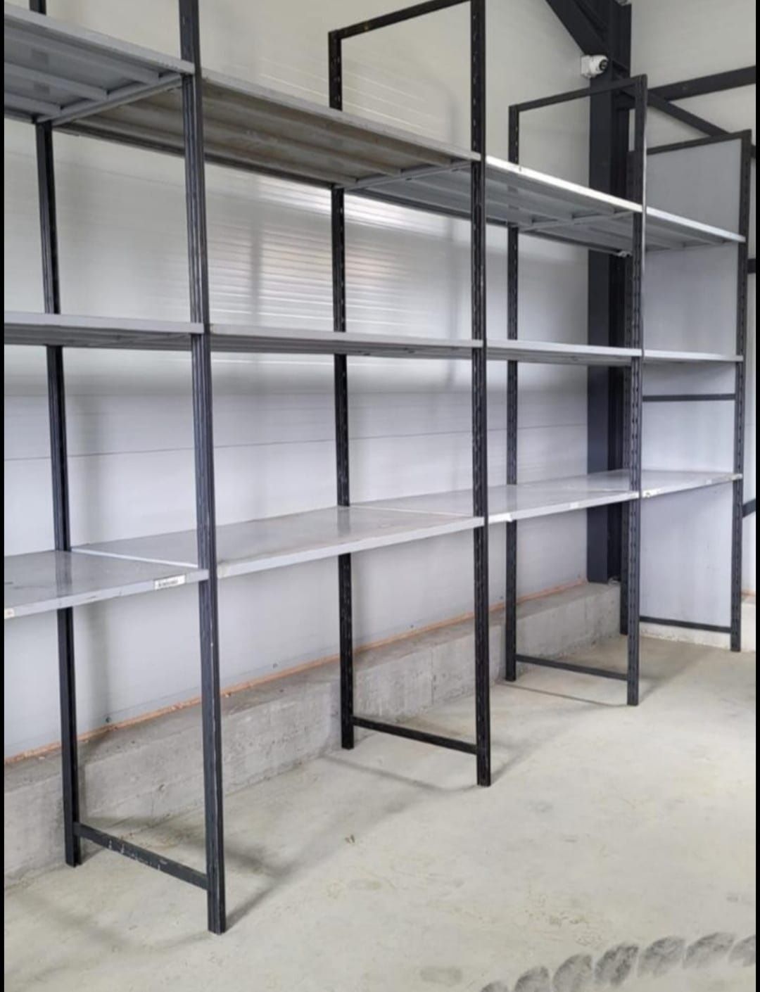 Rafturi metalice depozitare manuală