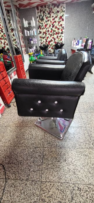 Vand scaune de frizerie si coafor