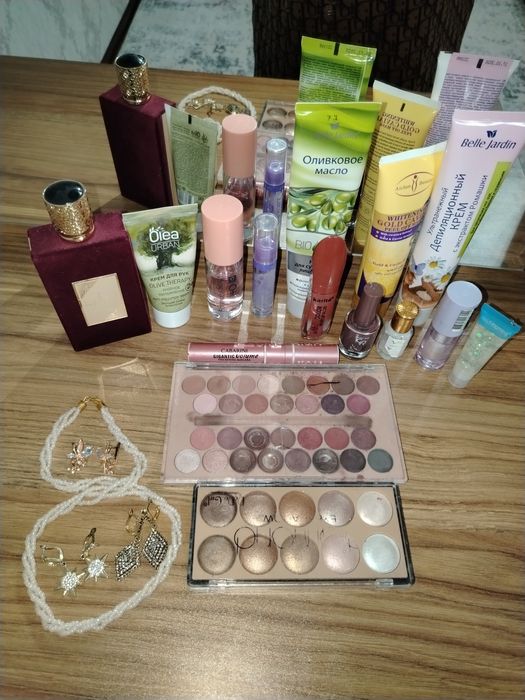 Косметика набор сотилади