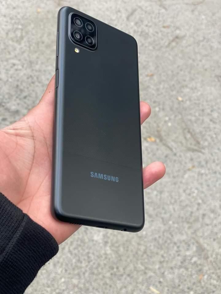 Samsung A12 3/32gb 2022 года 
E