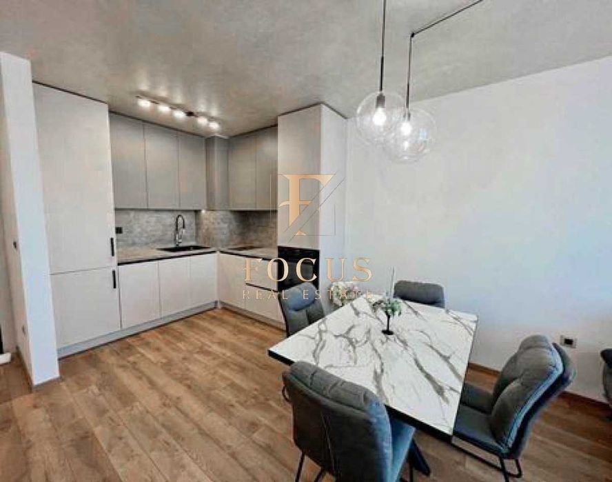 Продава се Двустаен апартамент в Пловдив, Център - 83 кв.м за 1953 €/кв.м - Снимка #1