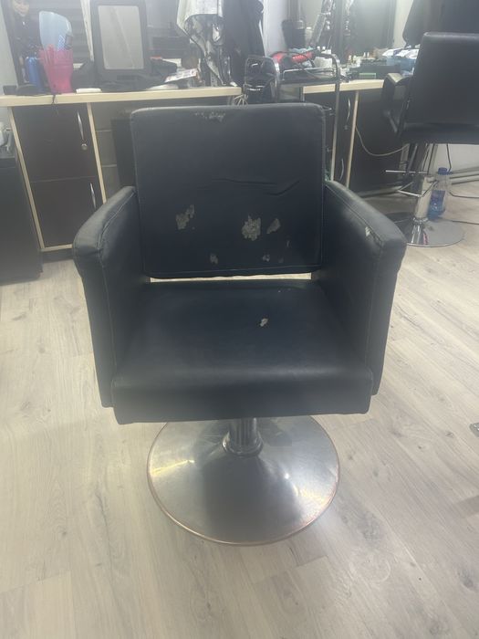 Продам  парикмахерское   кресло    Состояние   Средние  ,