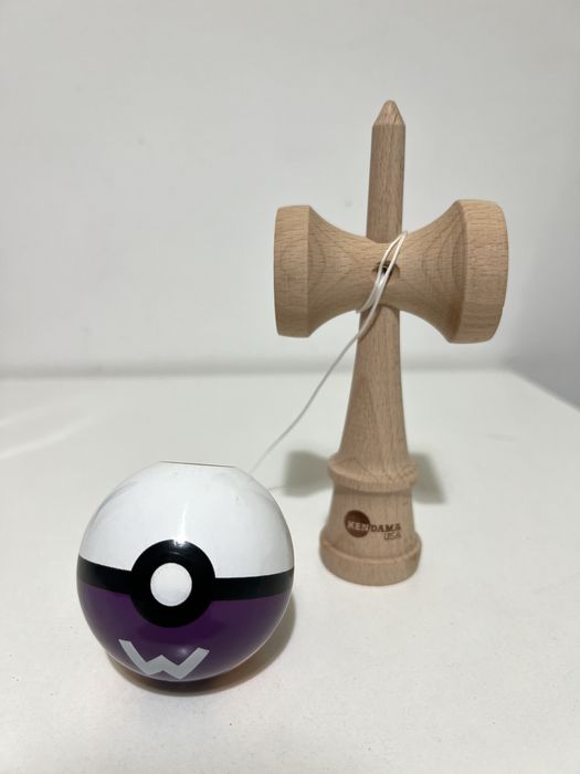 Kendama USA x Pokemon - Bilă Pokeball Lucioasă