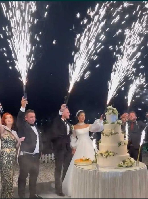 Fum greu, laser, artificii.