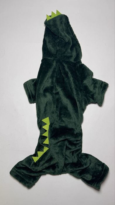 Haina Caine in still crocodil