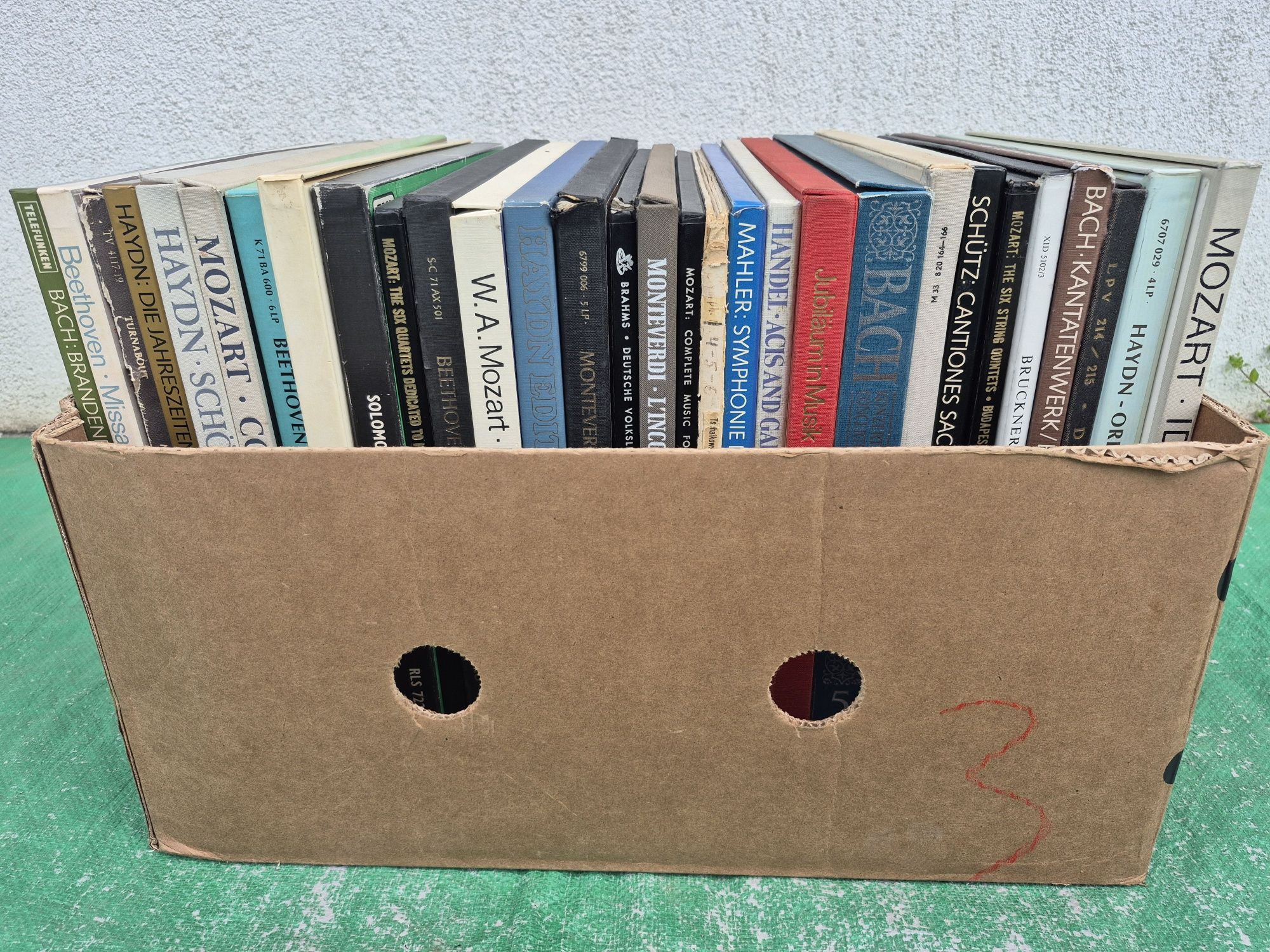 Lot Discuri Vinil colectie 100 in stare buna cu muzica clasică 

- To