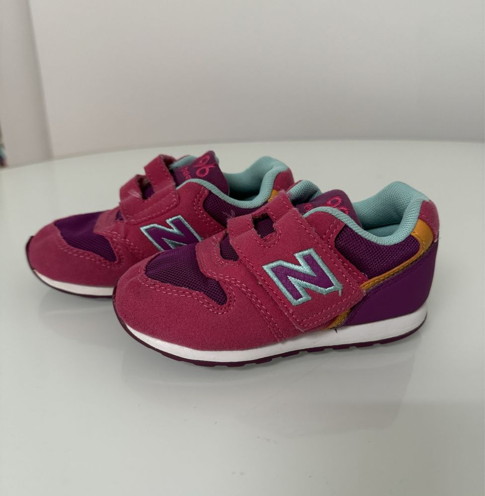 Adidasi New Balance, marimea 23,5 cm