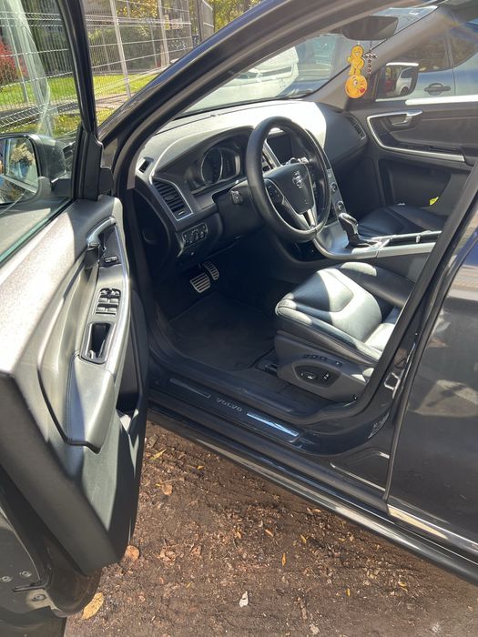 Volvo XC60 2016 • Automat • Momentum • Distribuție făcută • Piele