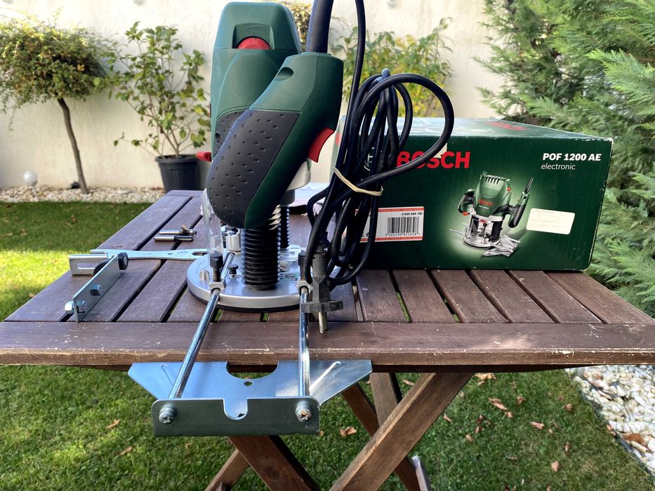 Bosch POF 1200 AE - Freza pentru lemn - aproape nouă/cutie/set complet