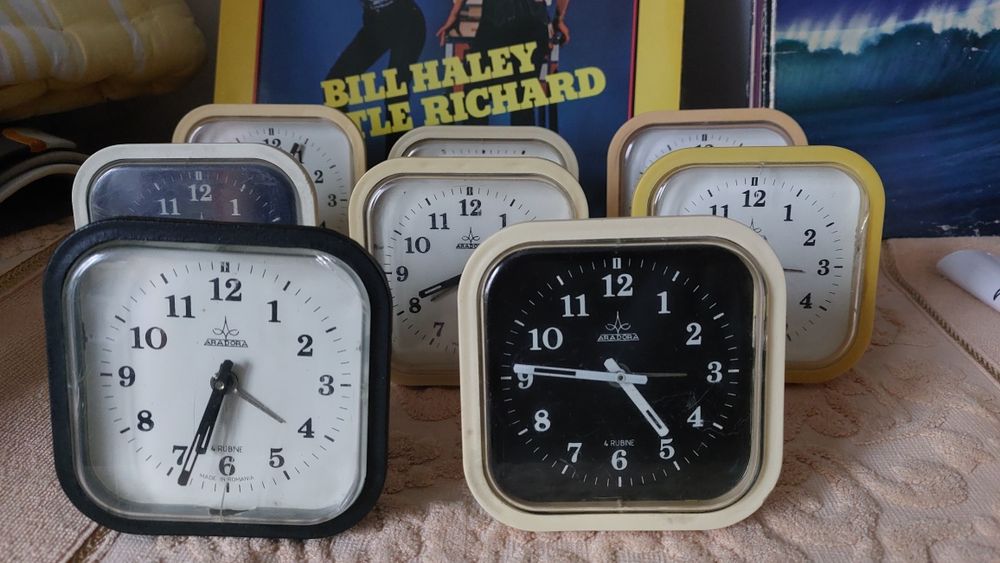 ceas de masă Aradora