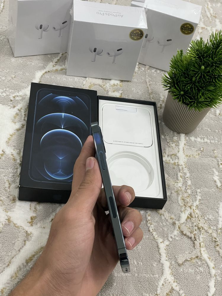 iPhone 12 Pro в идеальном состоянии