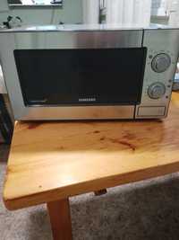 Продам Микроволновку печь Samsung