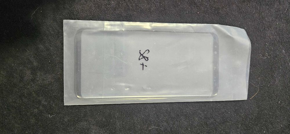 Vand carcasa(geam) noua parte fata samsung s8+!