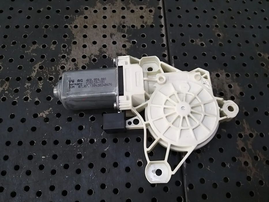 Motoras macara stanga fata audi a6 c8 4k 4k0959801 c28129101