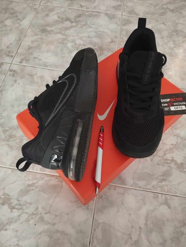 Найк air max- 42н.обувани два пъти,но синът ми не иска да ги носи.Купу