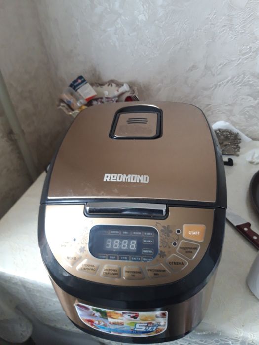 Продам мультиварку Redmond RMC M80