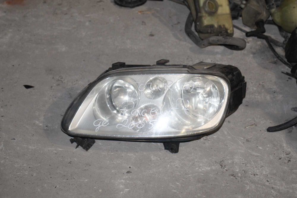 Фарове VW Touran (2003–2006)