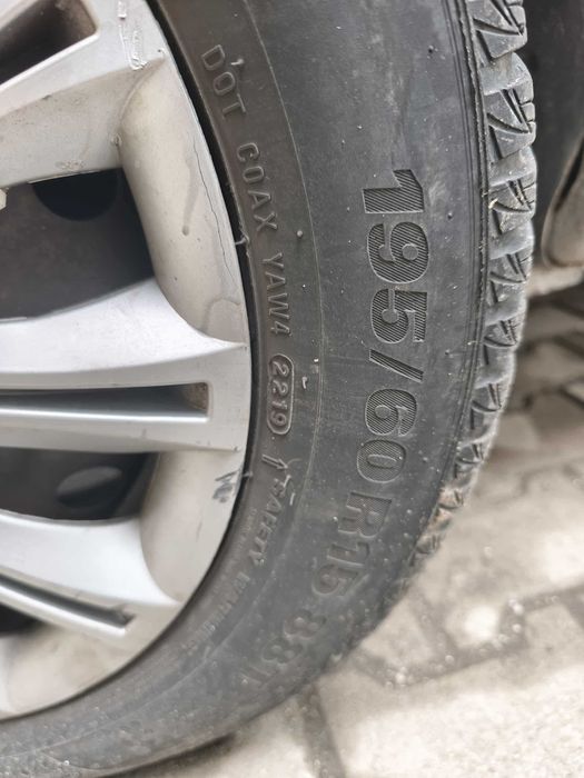 4 бр зимни гуми Hankook 195/60/15перфектни с джанти ситроен пежо,форд