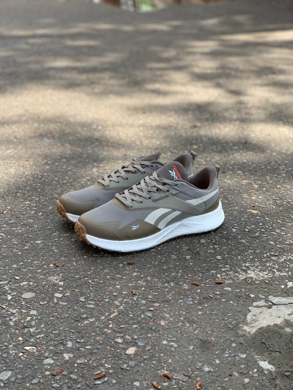 REEBOK BOOST  Classic       .