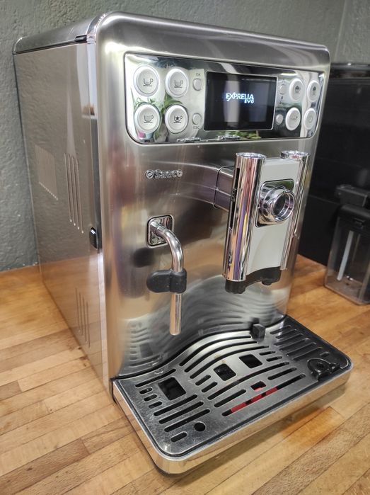 Кафемашина/Каферобот Saeco Exprelia Evo