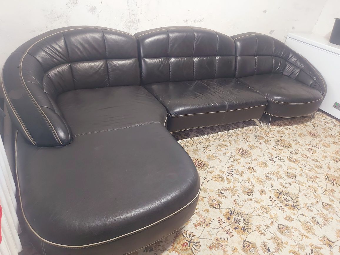 Продам кожаный диван