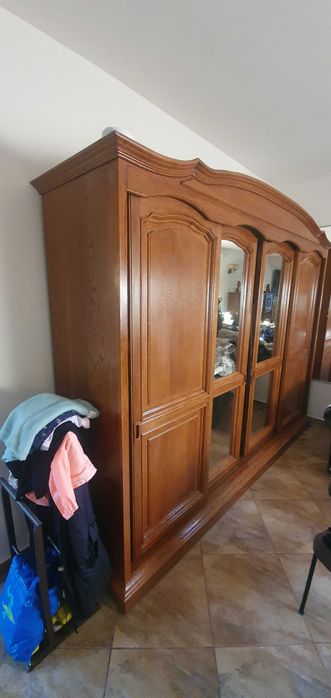 Dressing lemn masiv  4 usi calitate superioara,stare f buna!