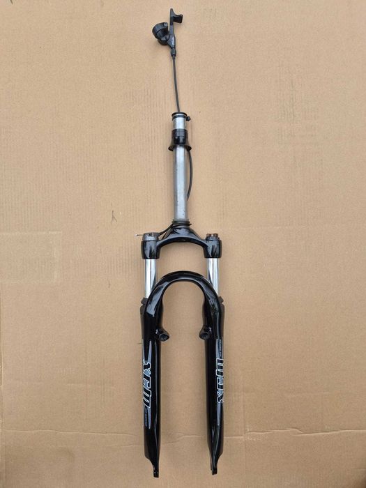 Furca SunTour XCM , sistem blocare pop-lock, 26 inch