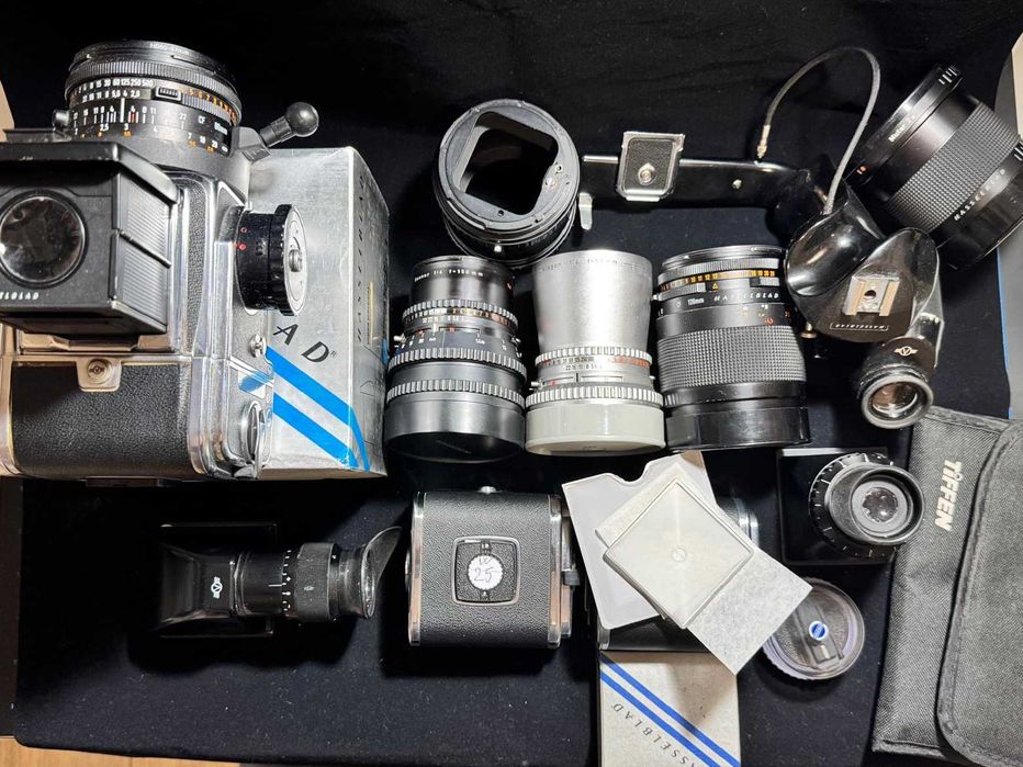 Hasselblad 500C/M + Zeiss Planar 2,8/80 CFT + accesorii