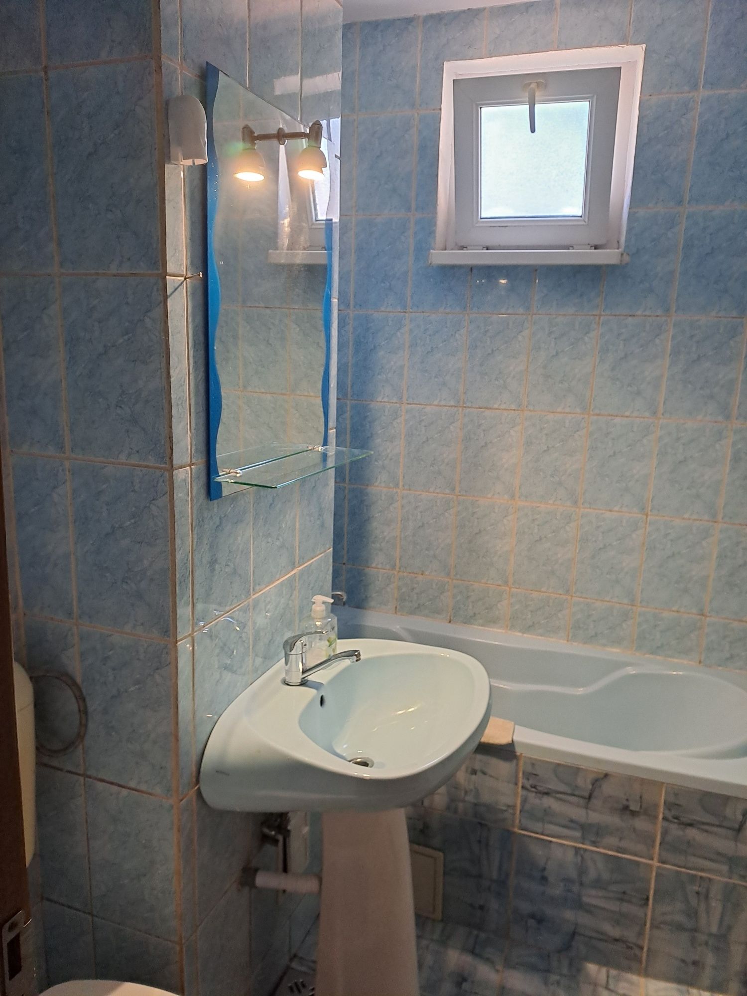 Închiriez spațiu comercial, birou