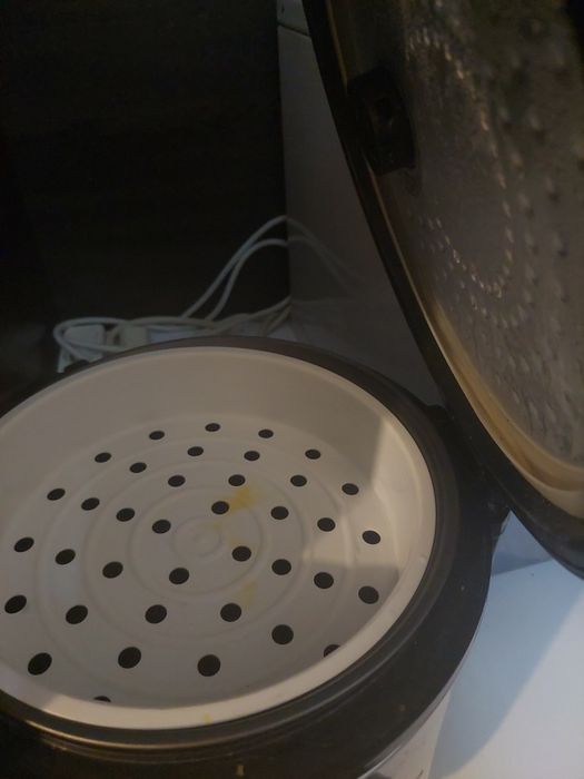 Продавам мултикукър росбер