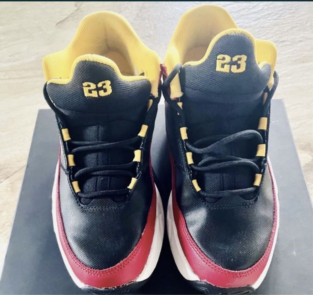 Adidasi jordan  autentici full box  marimea 39