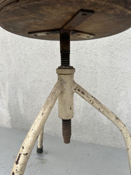 Винтидж Метално Столче на Винт Индустриално