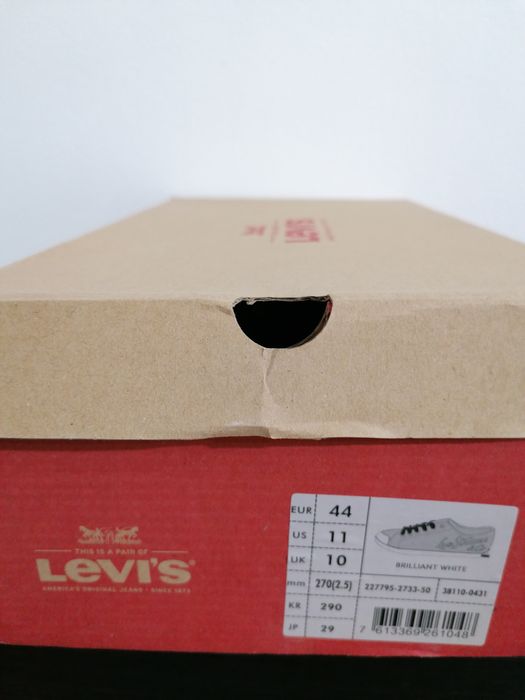 Teniși Levi Strauss noi 44