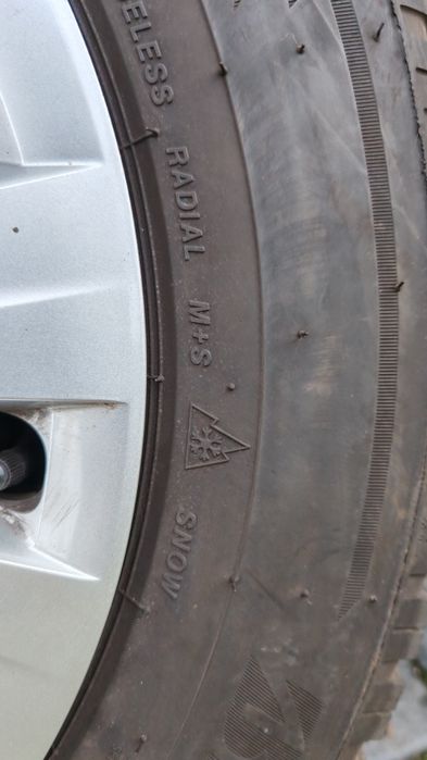 Jante de tablă 195 65 15 cu anvelope iarnă Bridgestone Blizzak