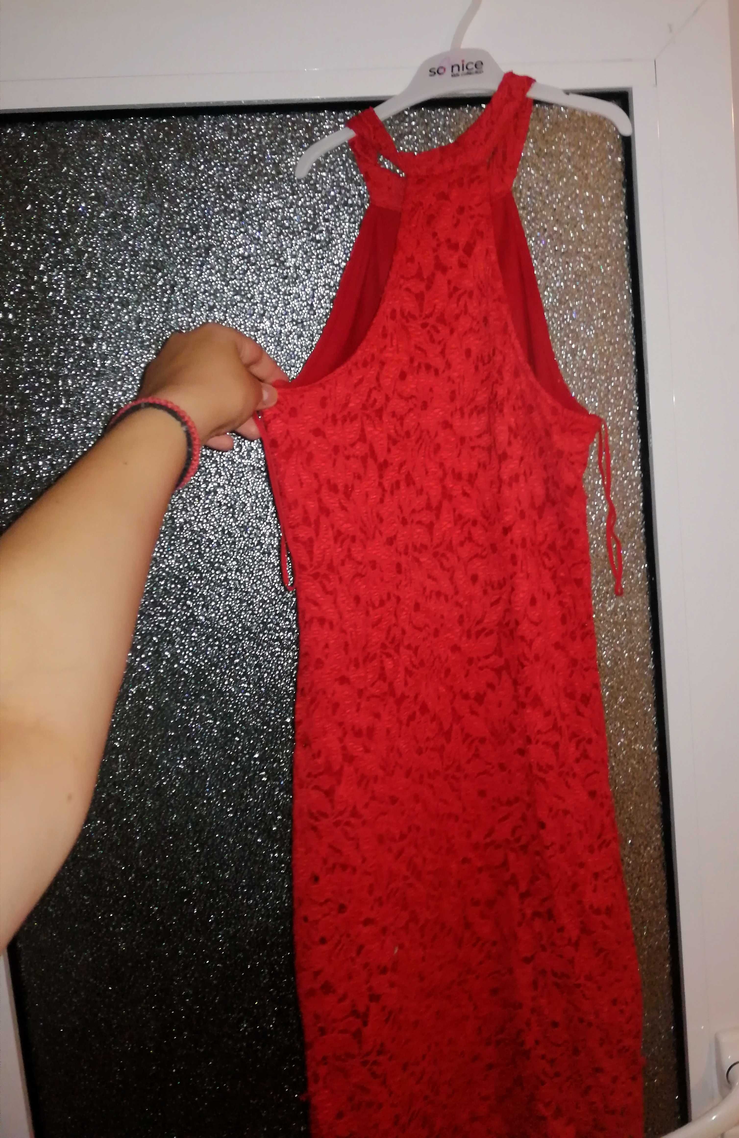 Rochie din dantelă roșie