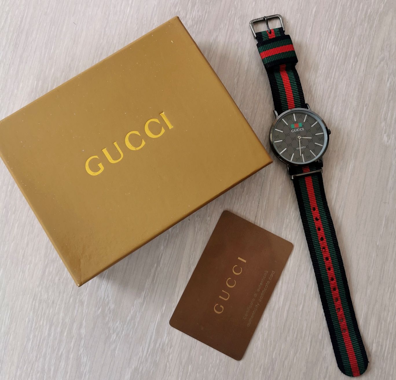 Подаръчен Комплект - Часовник Gucci + Оригинална кутия и карта