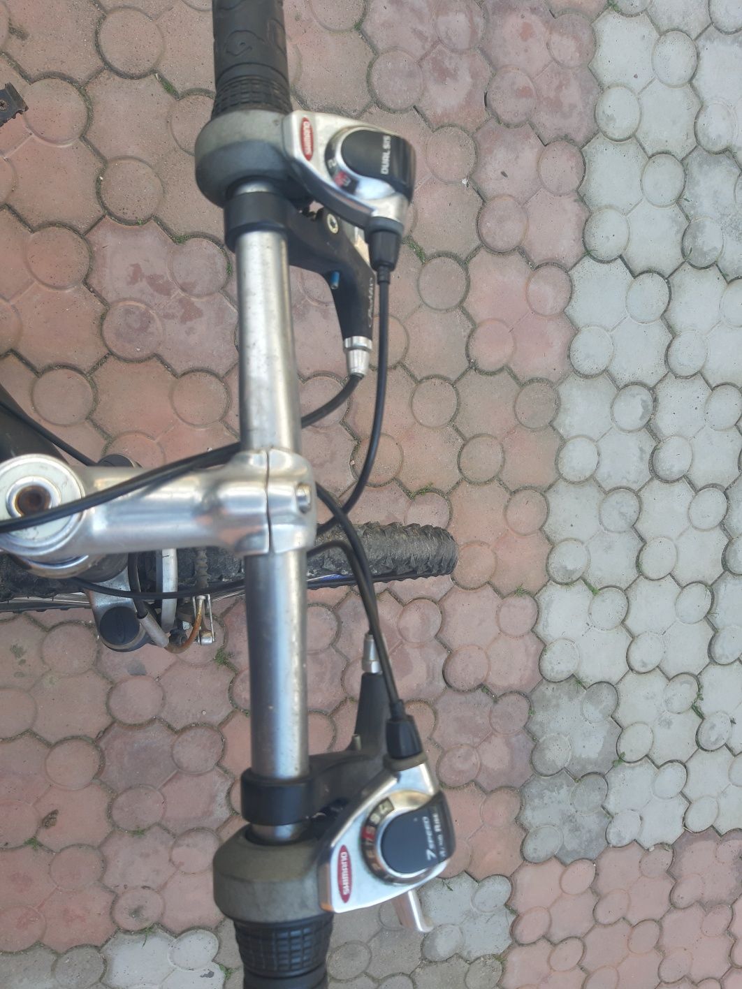 Vand bicicletă negru mat stare foarte buna