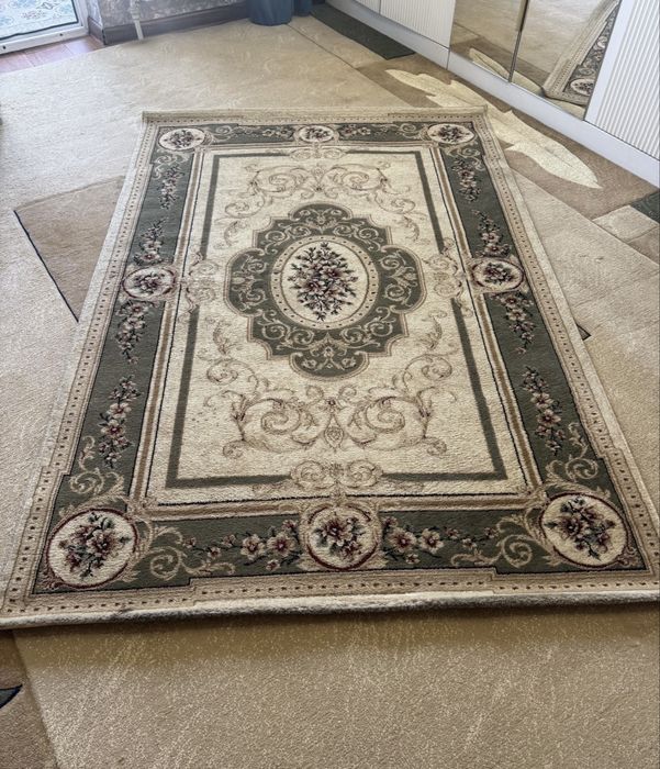 Продам ковер. Размер 2,5 на 1,5.