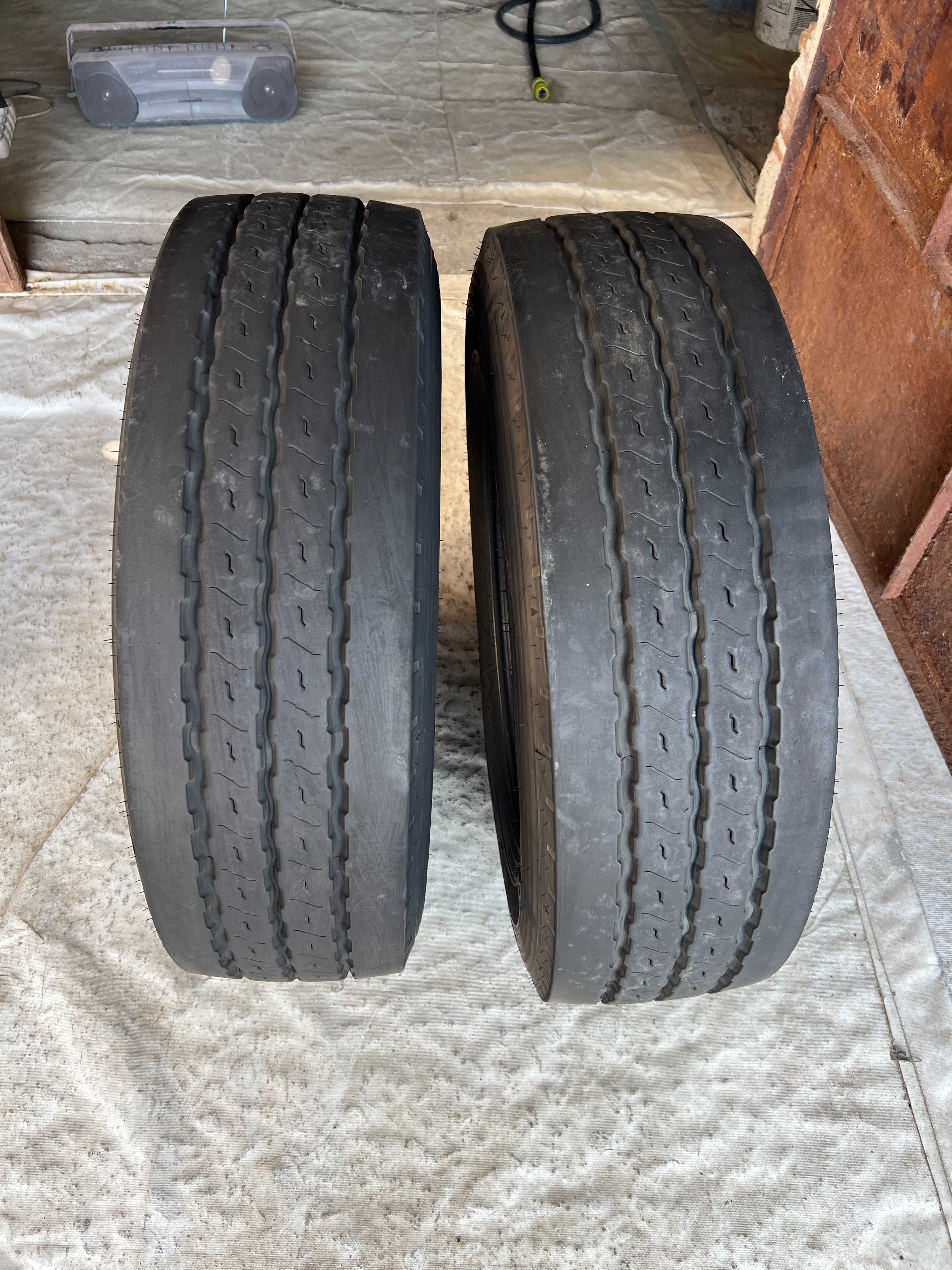 2 гуми за ремарке 235/75R17.5 Goodyear KMax T 143/141J M+S FRT DOT4320