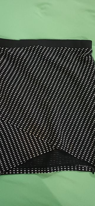 Vand fusta stradivarius marimea M lungime medie intr o stare foartebun